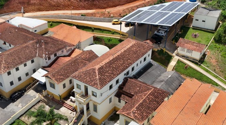 Produção de energia solar melhora eficiência da Santa Casa de Lima Duarte